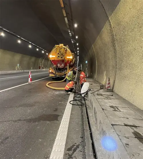 永泰隧道排水渠清淤